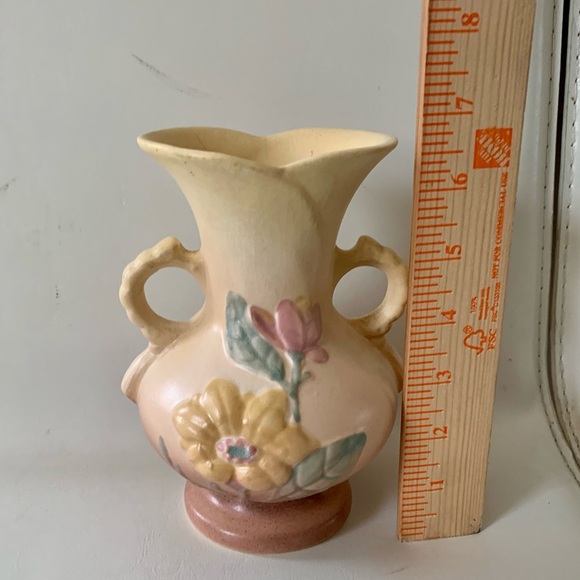 Vintage Hull Art Pottery USA Vase H 6 1/2 Inch - Picture 2 of 11
